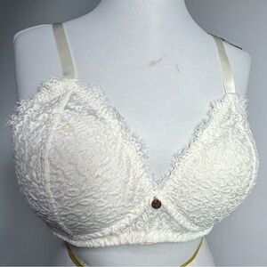 Airie,Elegant white lace bra for women.